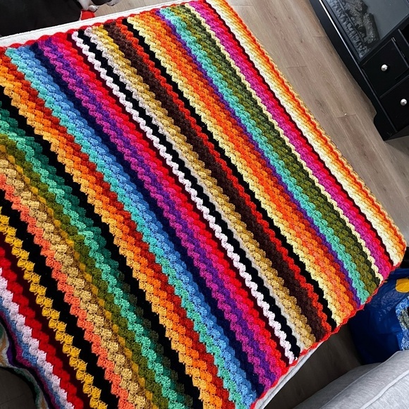Handmade Crochet Afghan Blanket Multicolor Shell Stitch rainbow - Picture 3 of 7